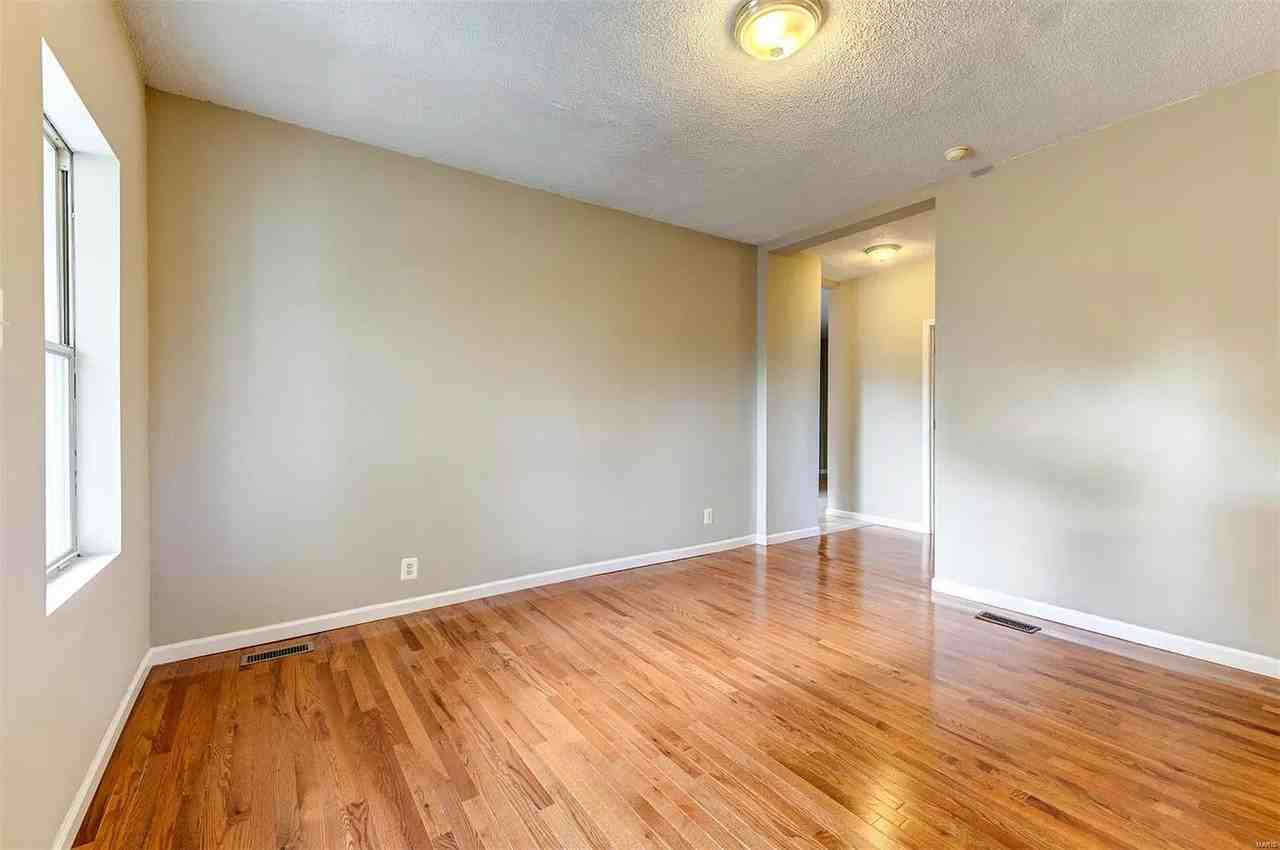 1222 Eastover Ave - Photo 4 of 10