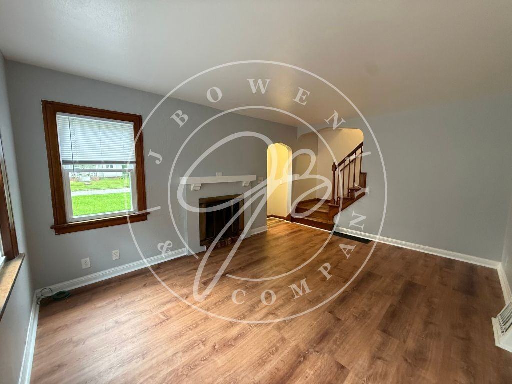 930 Secor Rd - Photo 4 of 12