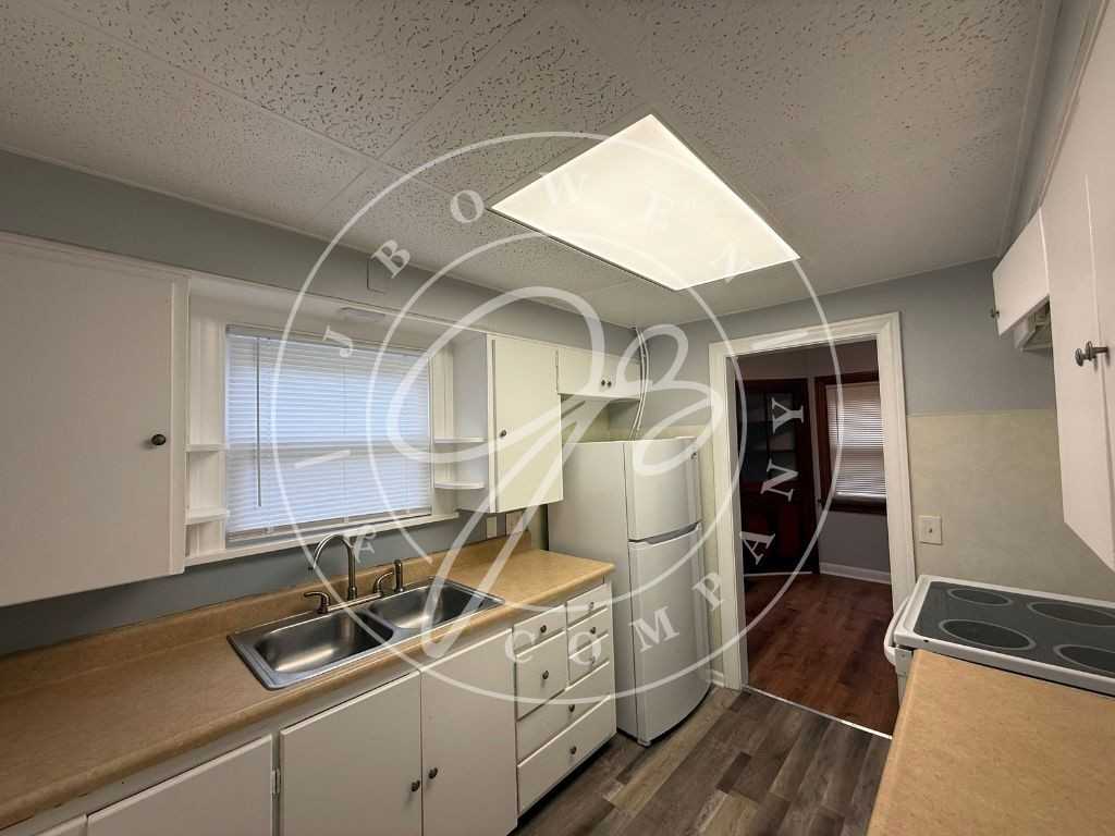 930 Secor Rd - Photo 5 of 12