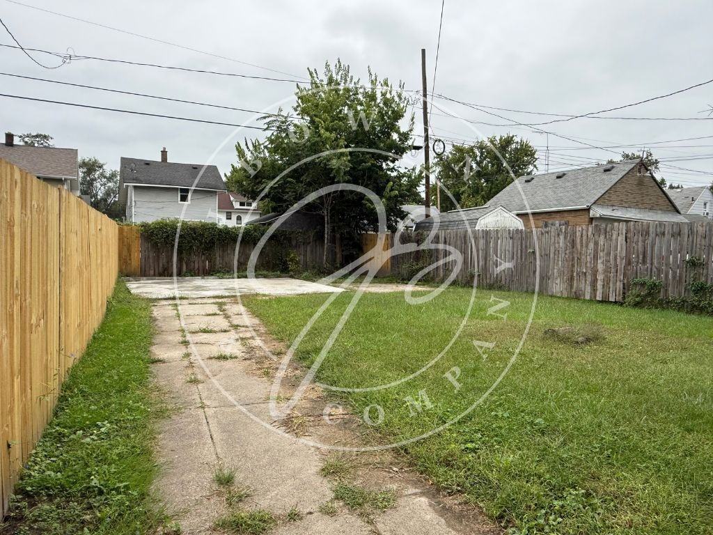 560 Bronx Dr - Photo 2 of 7