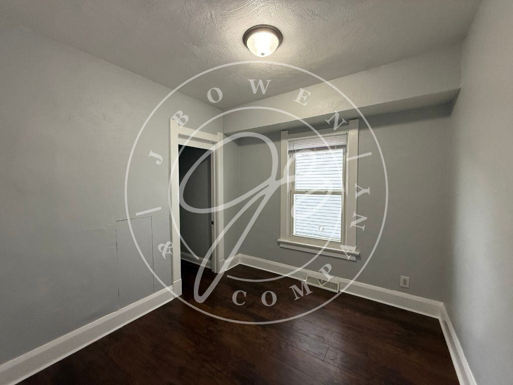 560 Bronx Dr - Photo 6 of 7