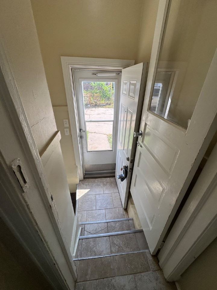 1811 W 13th St N - Photo 3 of 13