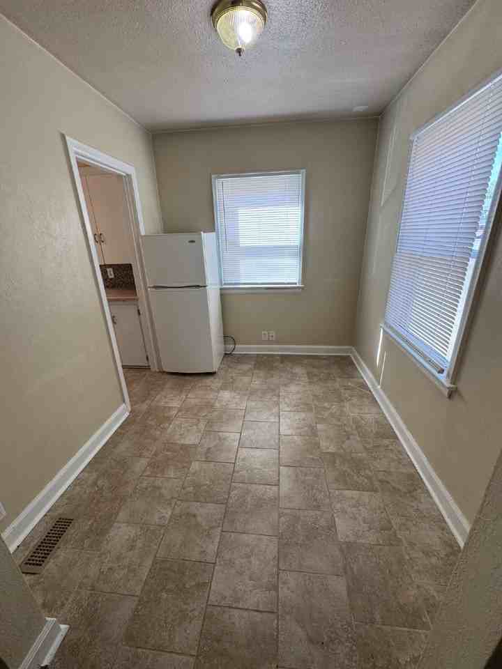 1811 W 13th St N - Photo 5 of 13