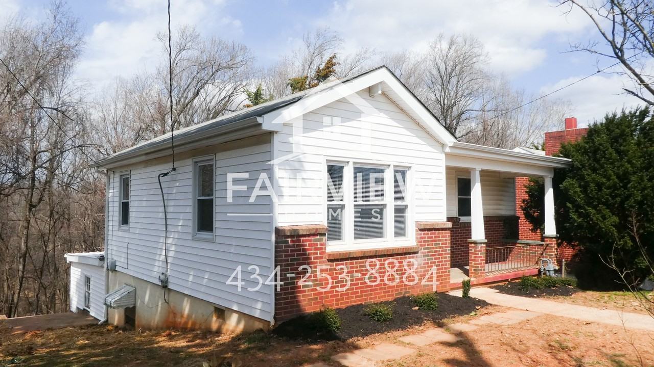 1711 Otey St - Photo 2 of 19