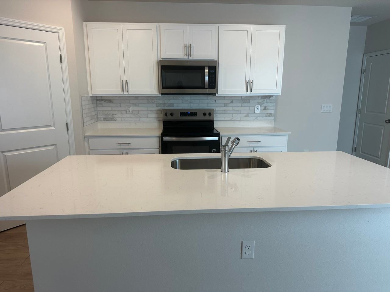 8821 Clear View St - Photo 6 of 20