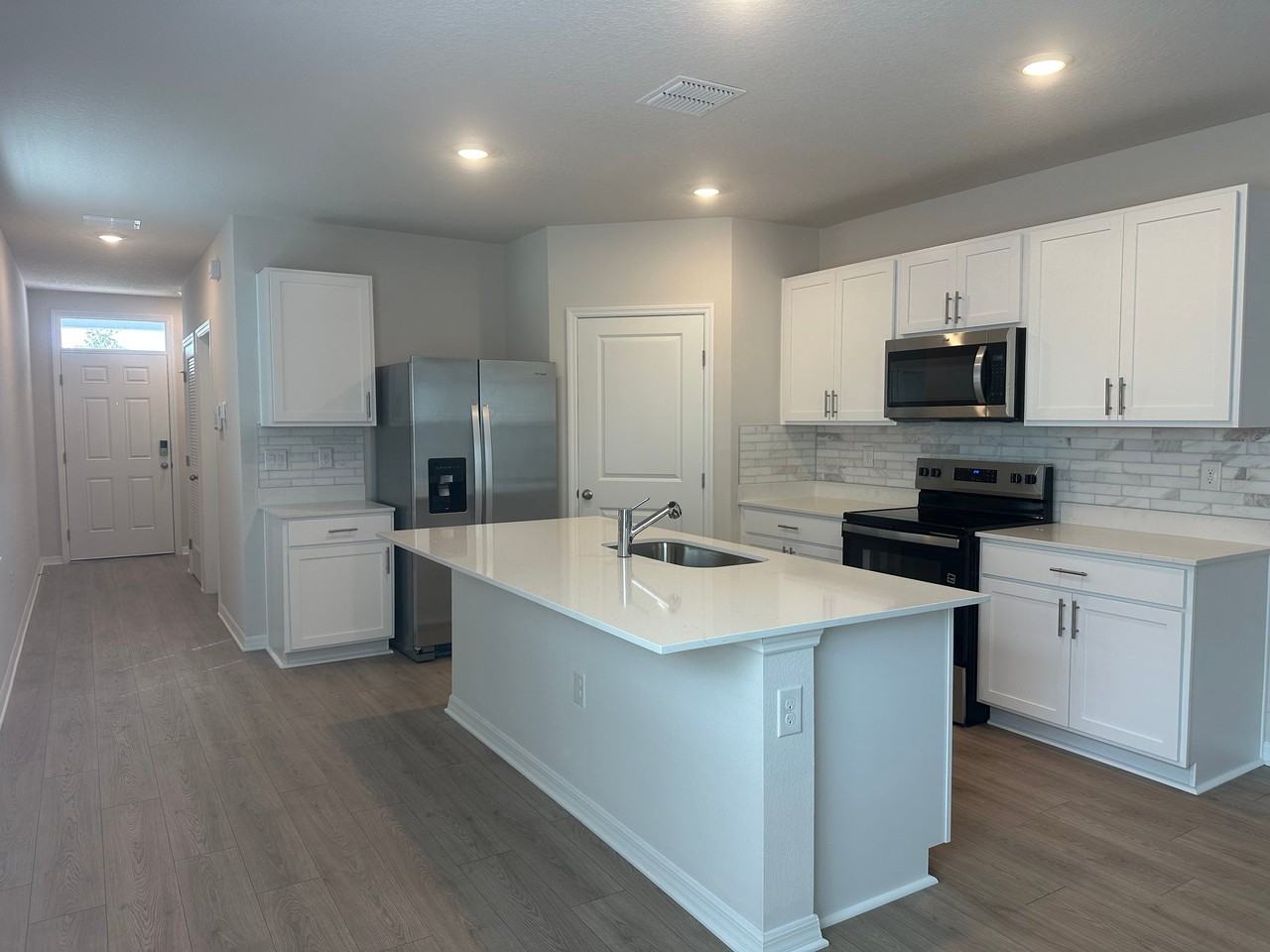 8821 Clear View St - Photo 7 of 20