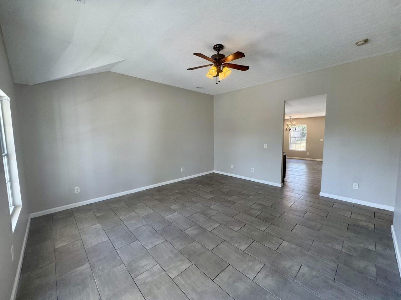 2214 Burns St - Photo 3 of 19