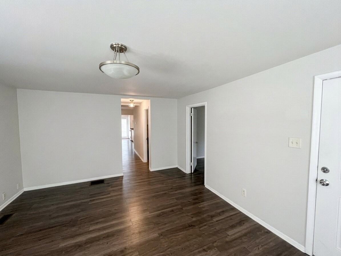 9434 Bristol Ave - Photo 2 of 16