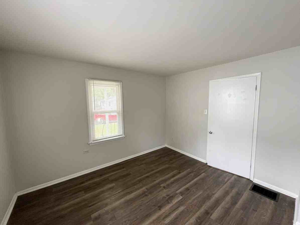 9434 Bristol Ave - Photo 4 of 16