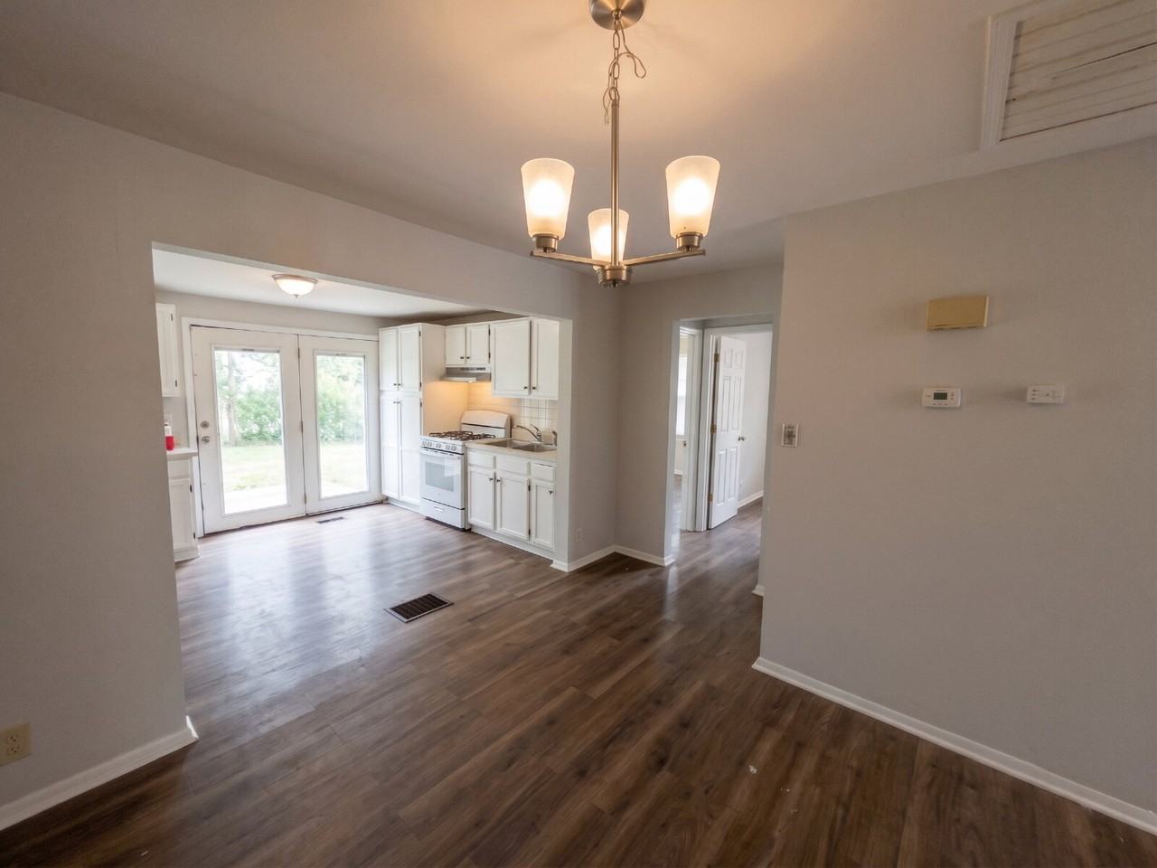 9434 Bristol Ave - Photo 7 of 16
