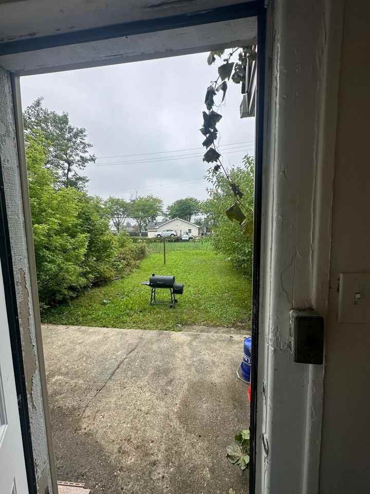 4733 Lakepointe St - Photo 2 of 14