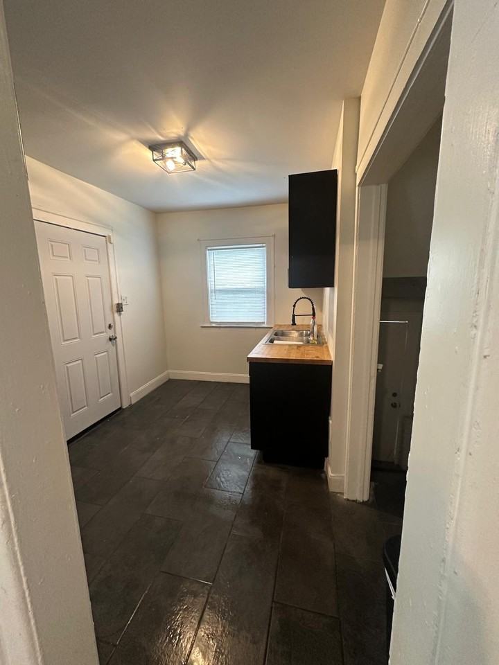 4733 Lakepointe St - Photo 3 of 14