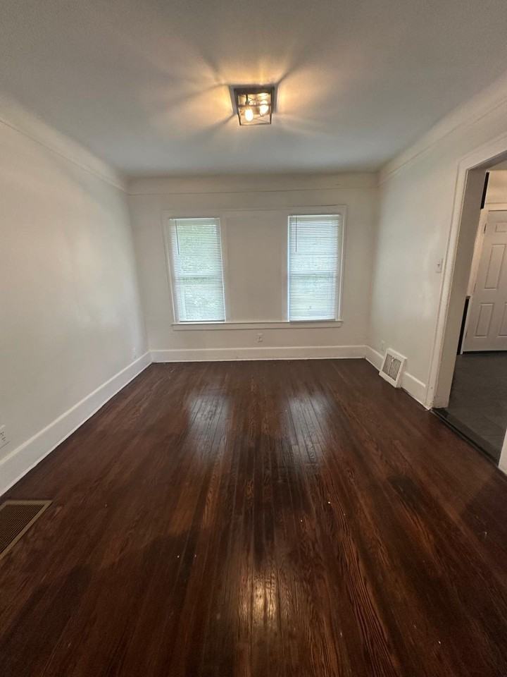 4733 Lakepointe St - Photo 4 of 14