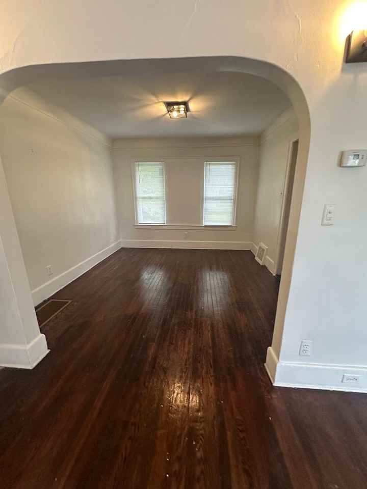 4733 Lakepointe St - Photo 5 of 14