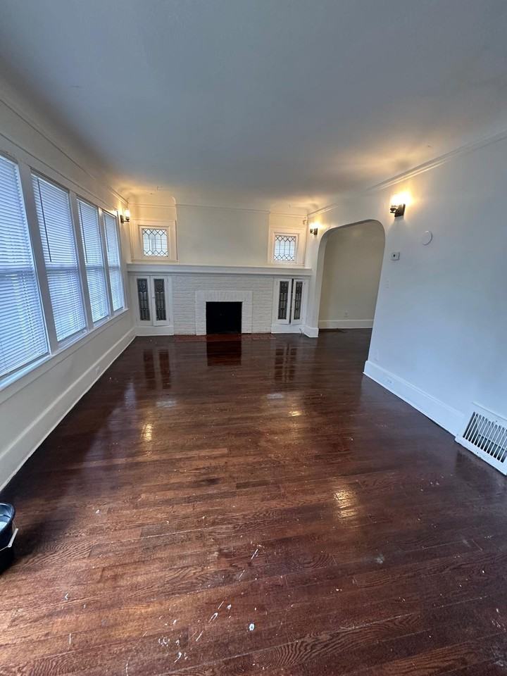 4733 Lakepointe St - Photo 6 of 14