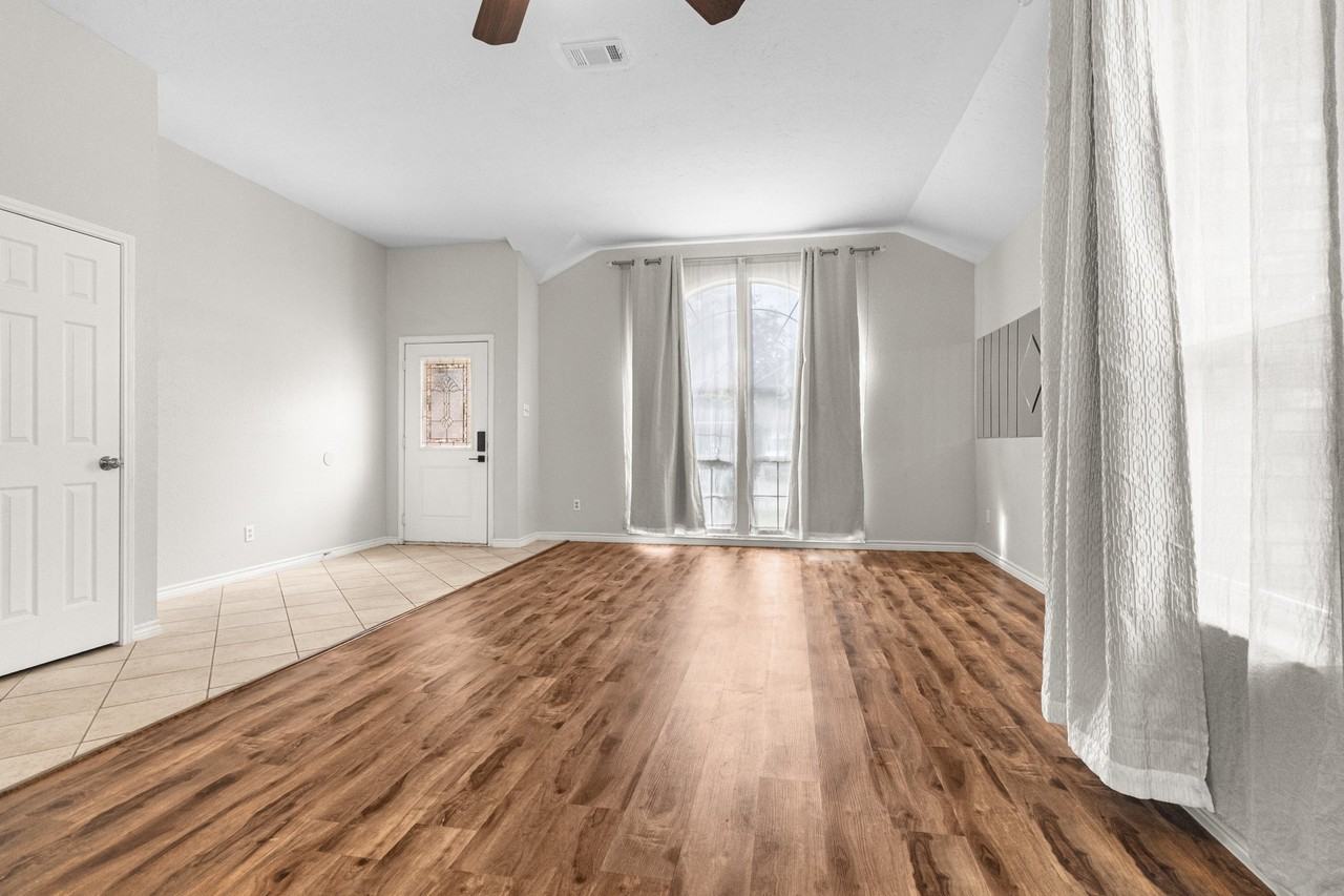 8825 Mystic Trl - Photo 3 of 18