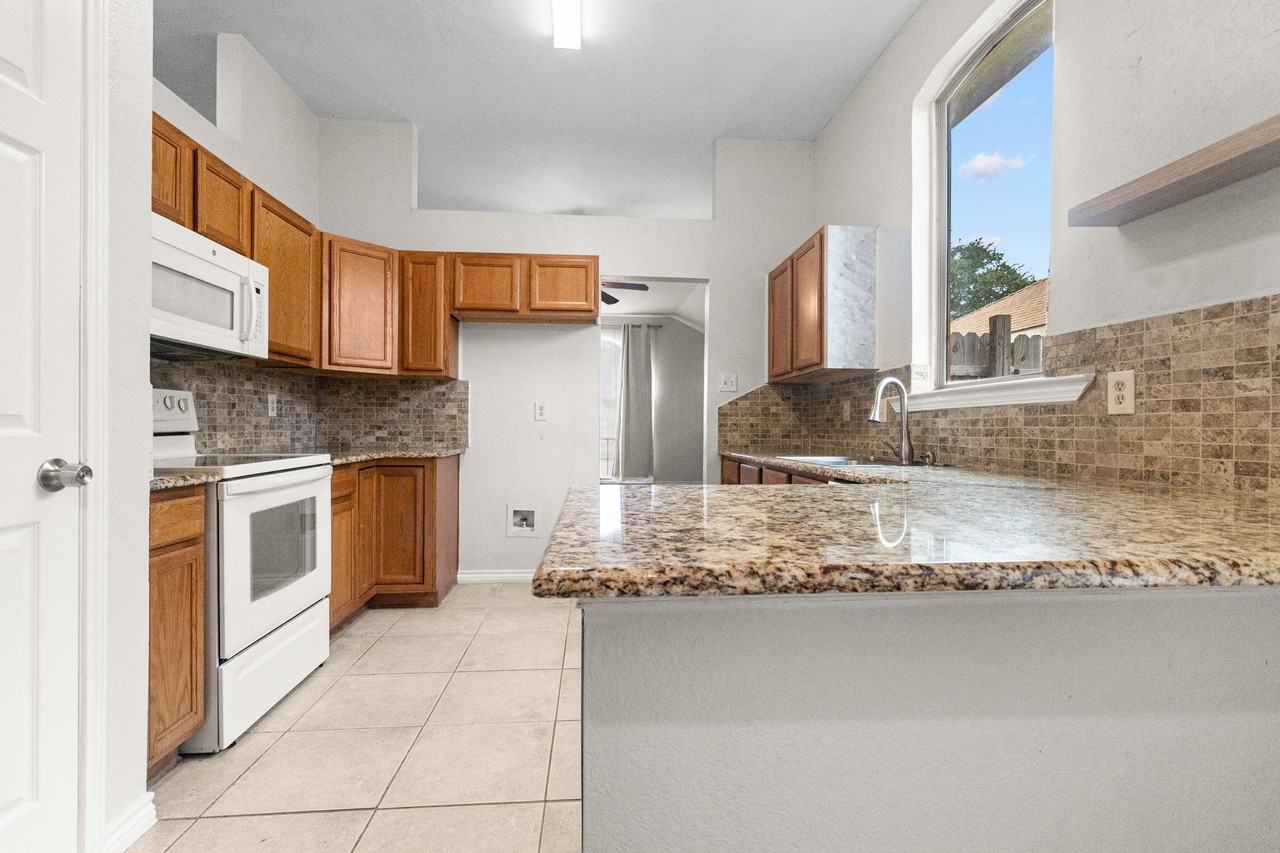 8825 Mystic Trl - Photo 7 of 18