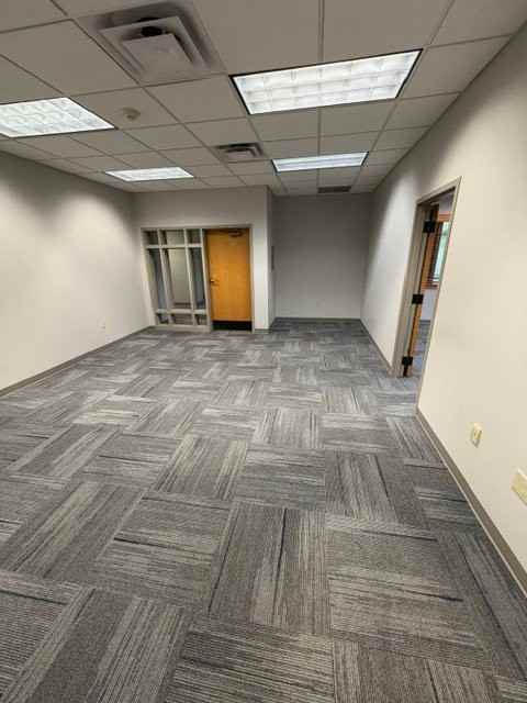 1905 W 57th St #STE4 - Photo 2 of 3