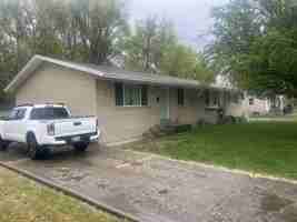 featured image of 605 E Center St