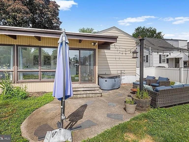 600 Maple Ave - Photo 2 of 18