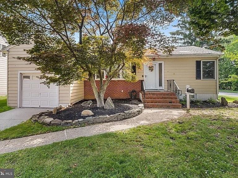 600 Maple Ave - Photo 7 of 18