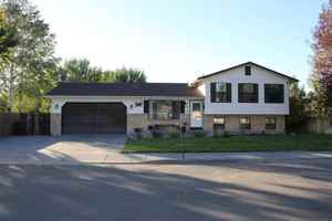 featured image of 1322 Bluebird Ln