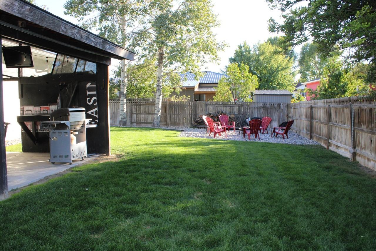 1322 Bluebird Ln - Photo 7 of 20