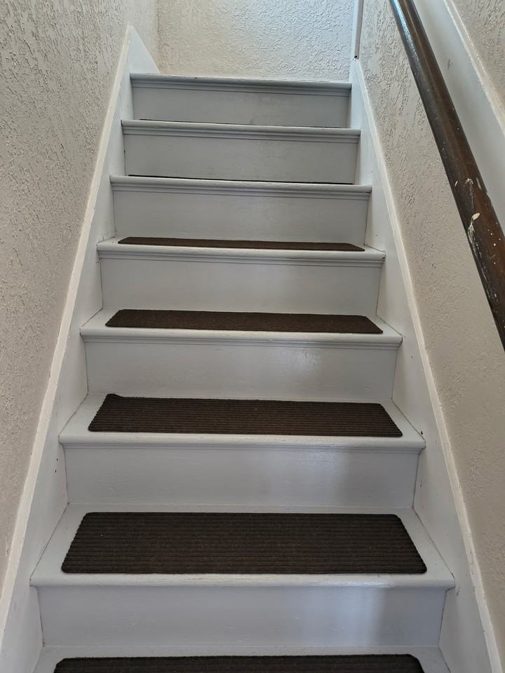 218 E Walnut St - Photo 3 of 9