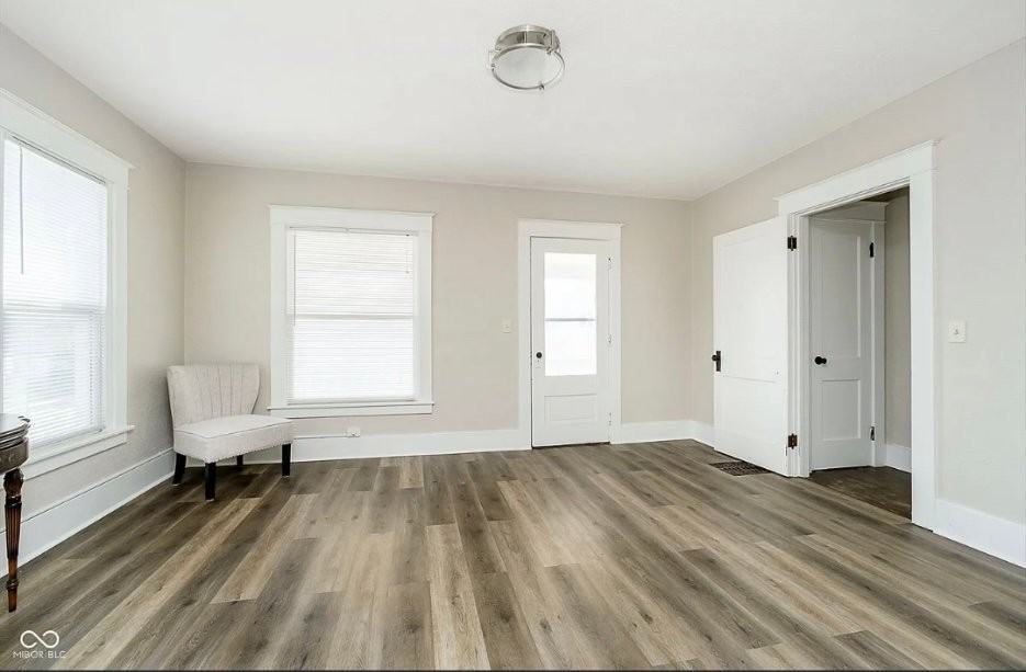 218 E Walnut St - Photo 5 of 9
