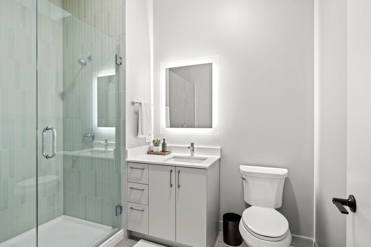 1102 W Van Buren St - Photo 6 of 10