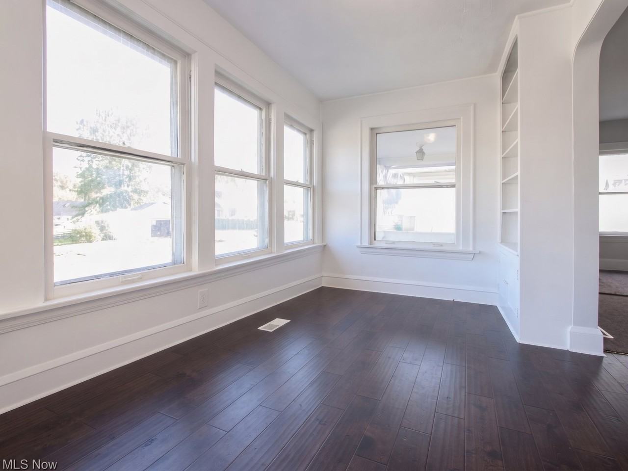 12716 Thornhurst Ave - Photo 2 of 18