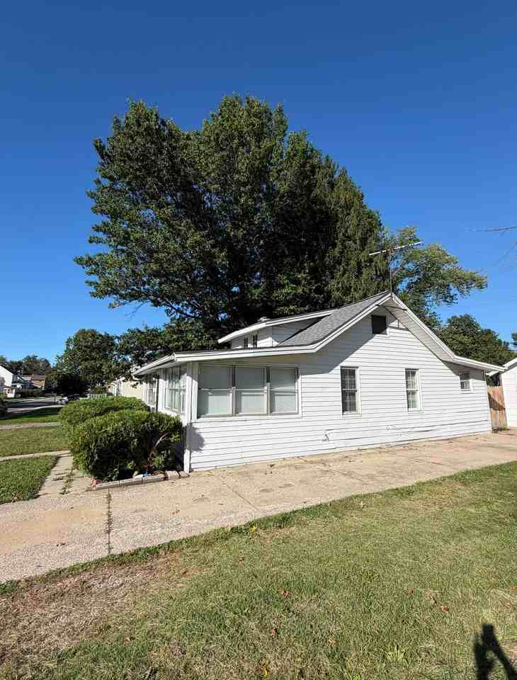 251 E - Photo 2 of 15