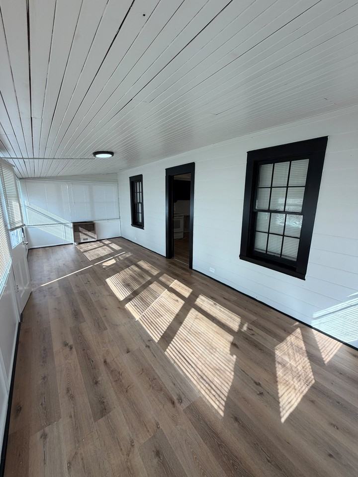 251 E - Photo 5 of 15