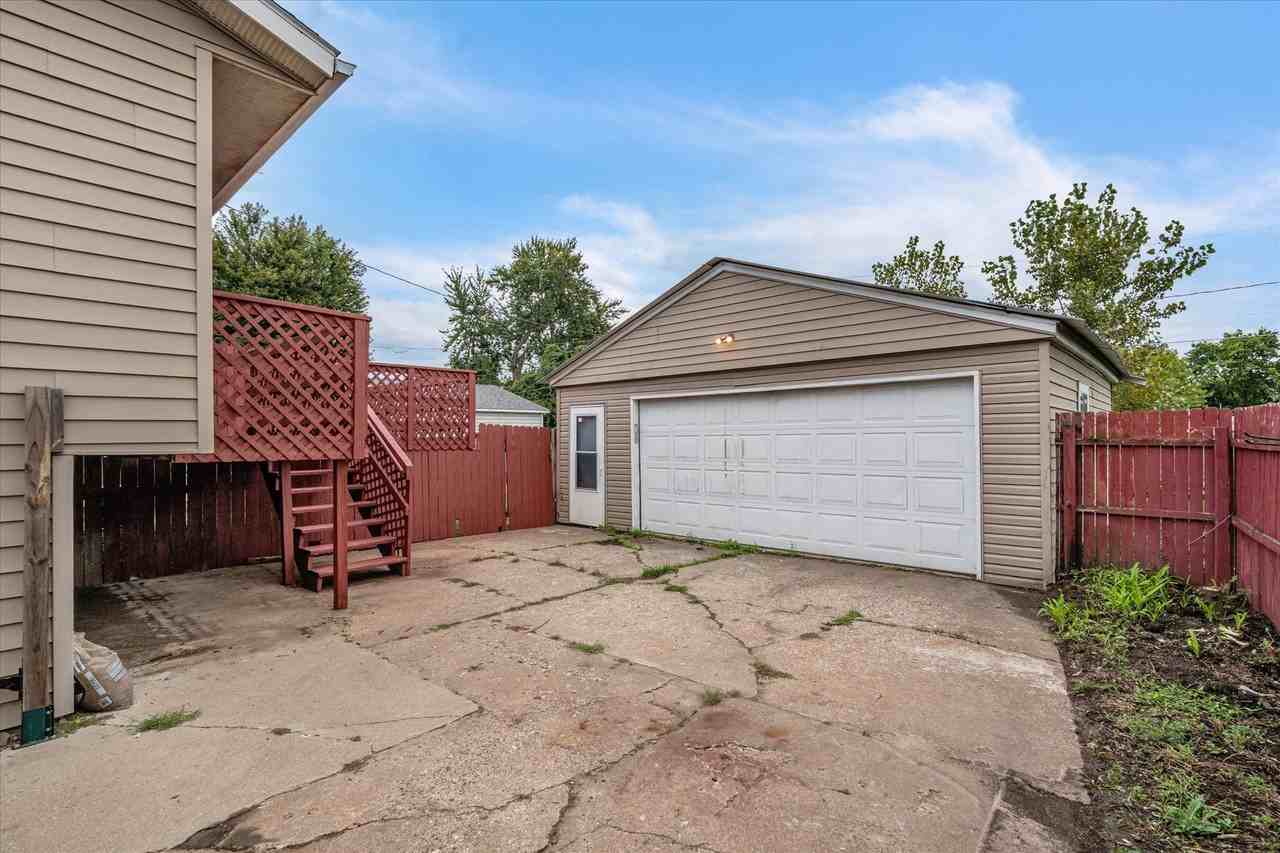 4700 49th Ave - Photo 2 of 14