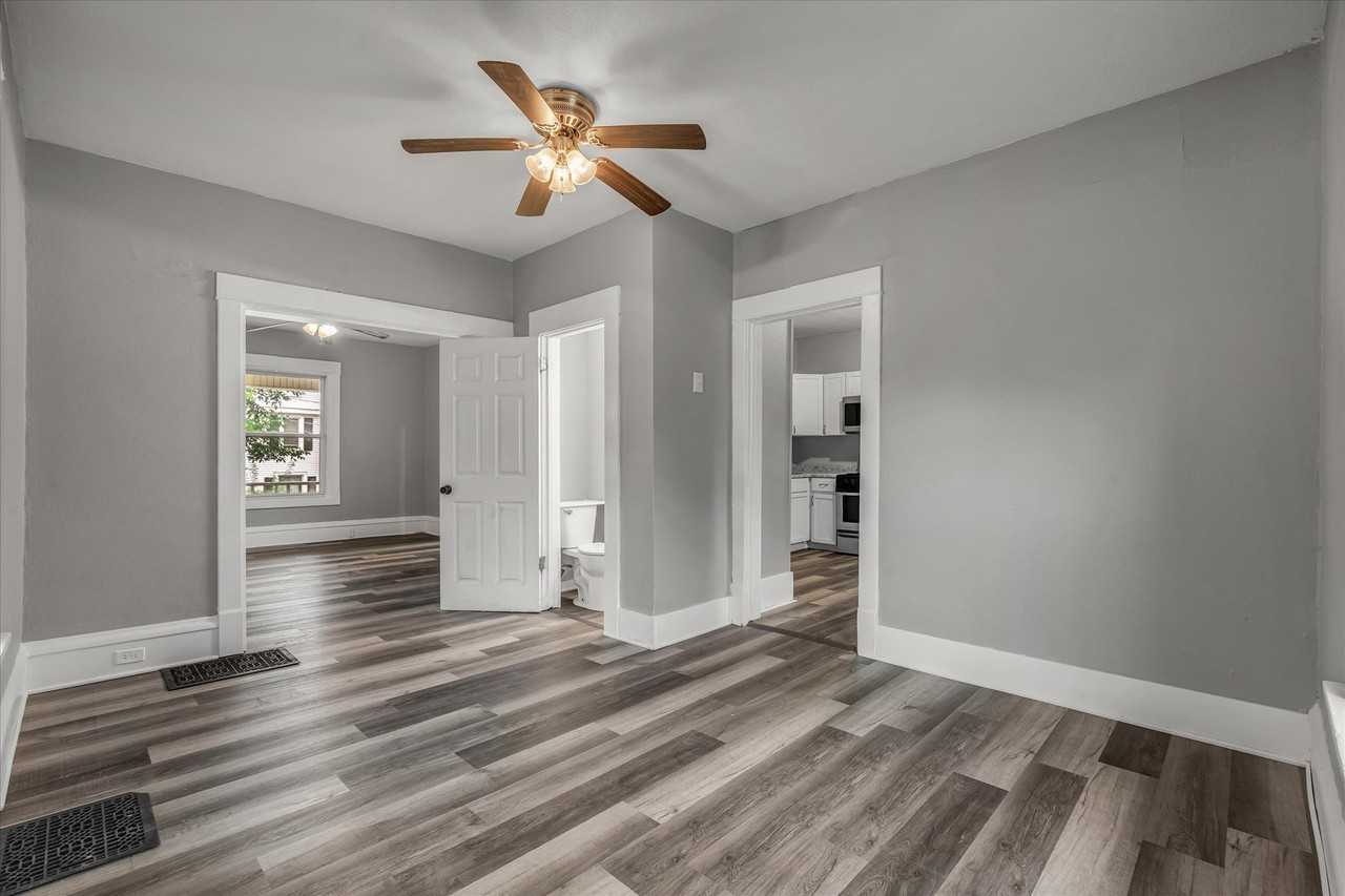 735 Sylvan Ct - Photo 5 of 15