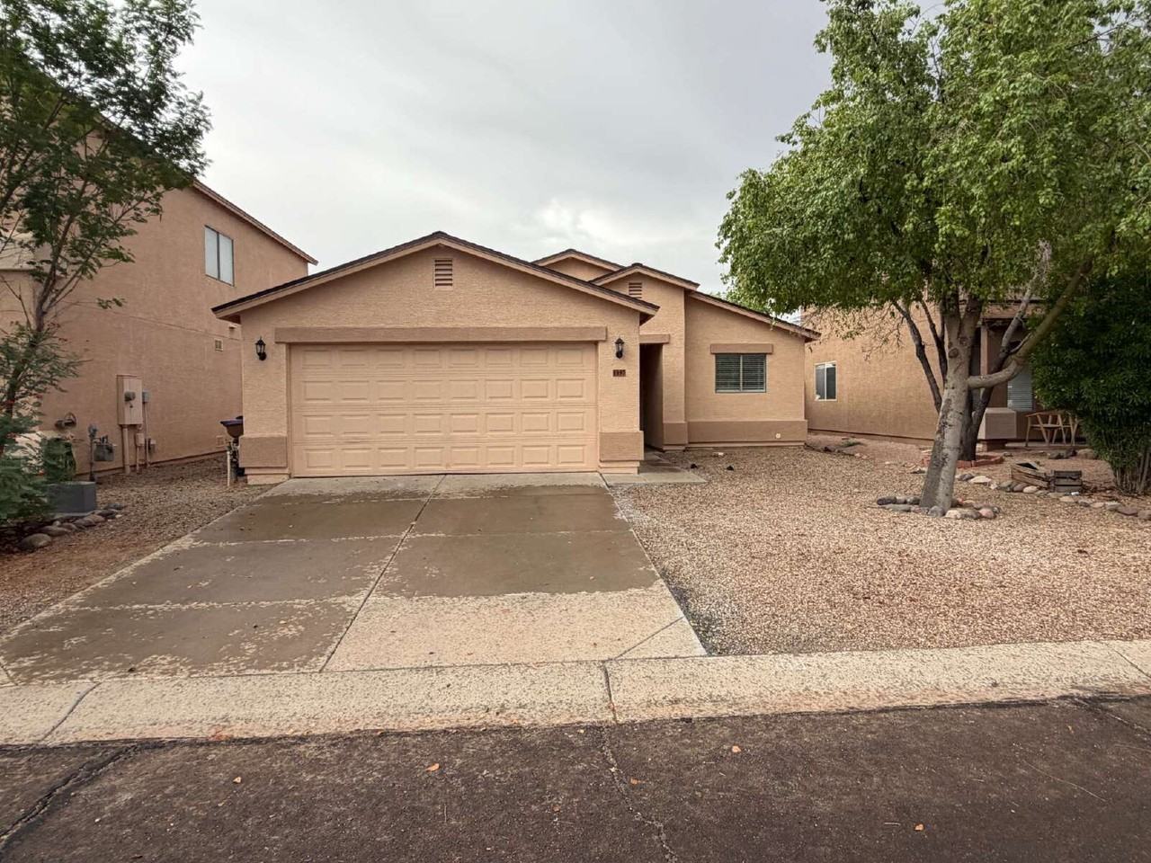 1097 E Omega Dr - Photo 2 of 23
