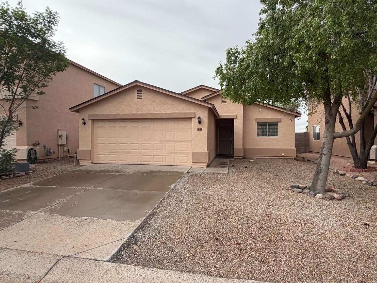 1097 E Omega Dr - Photo 3 of 23