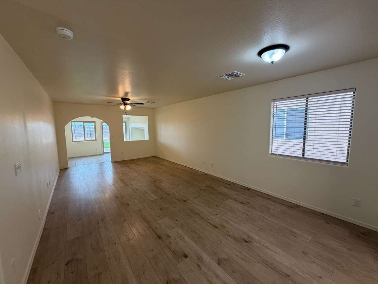 1097 E Omega Dr - Photo 4 of 23