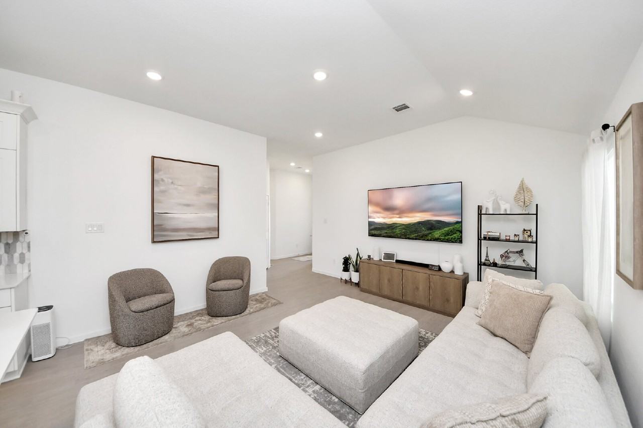 2418 Phantom Quartz Dr - Photo 2 of 27