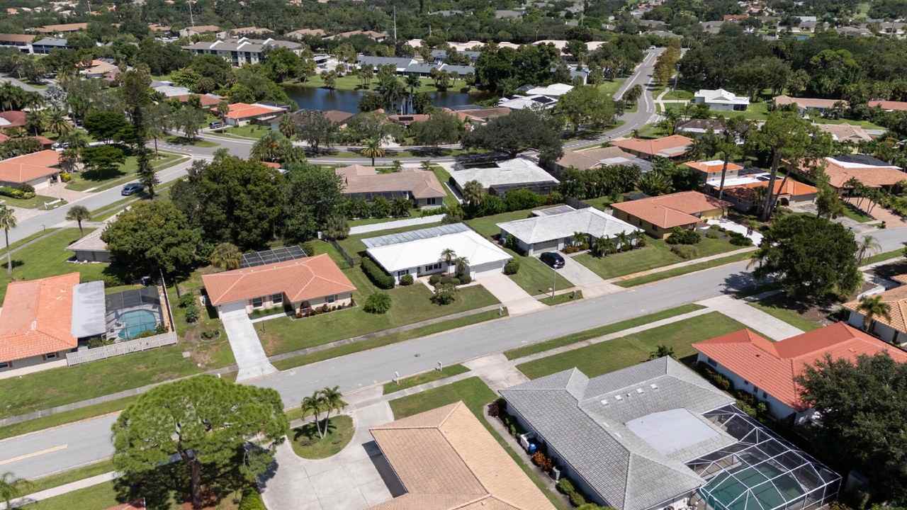 7525 Swanson Ln - Photo 7 of 46