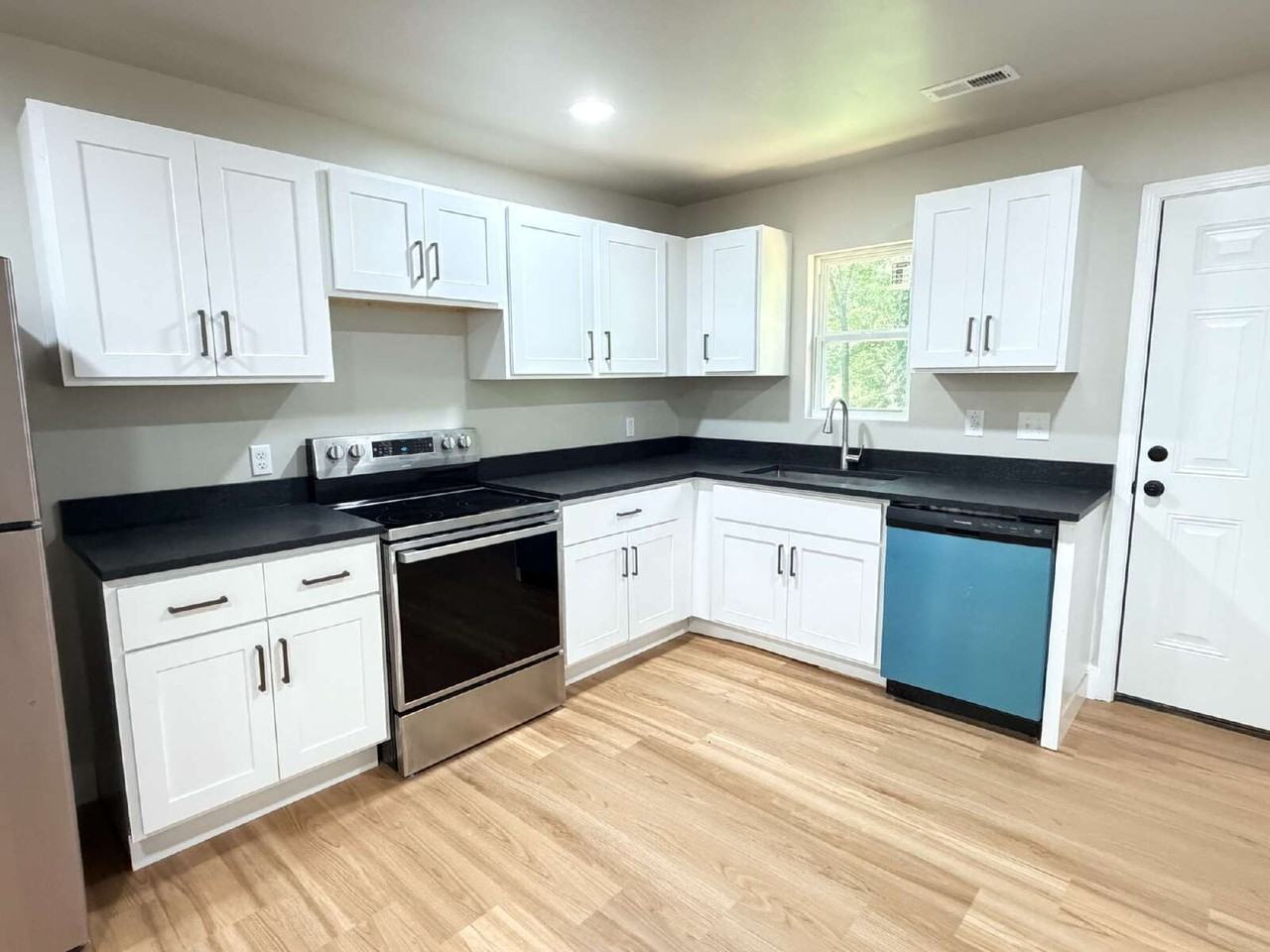 119 Clyde St #9 - Photo 3 of 13