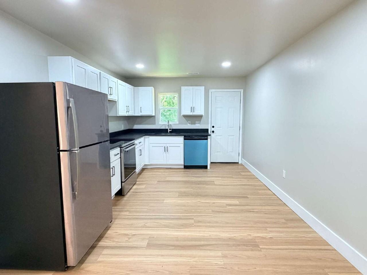 119 Clyde St #9 - Photo 4 of 13
