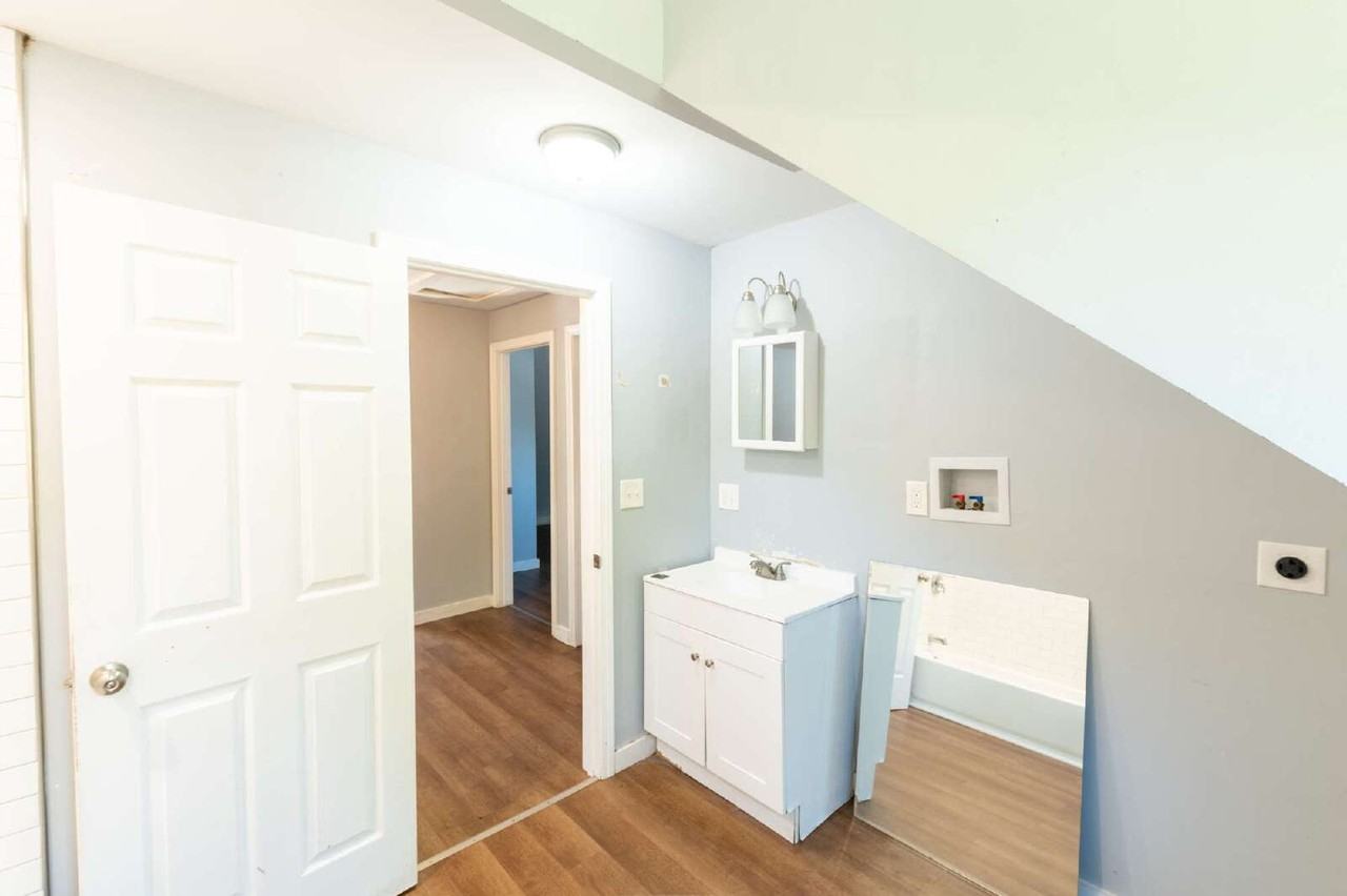 71 Pike St - Photo 2 of 24