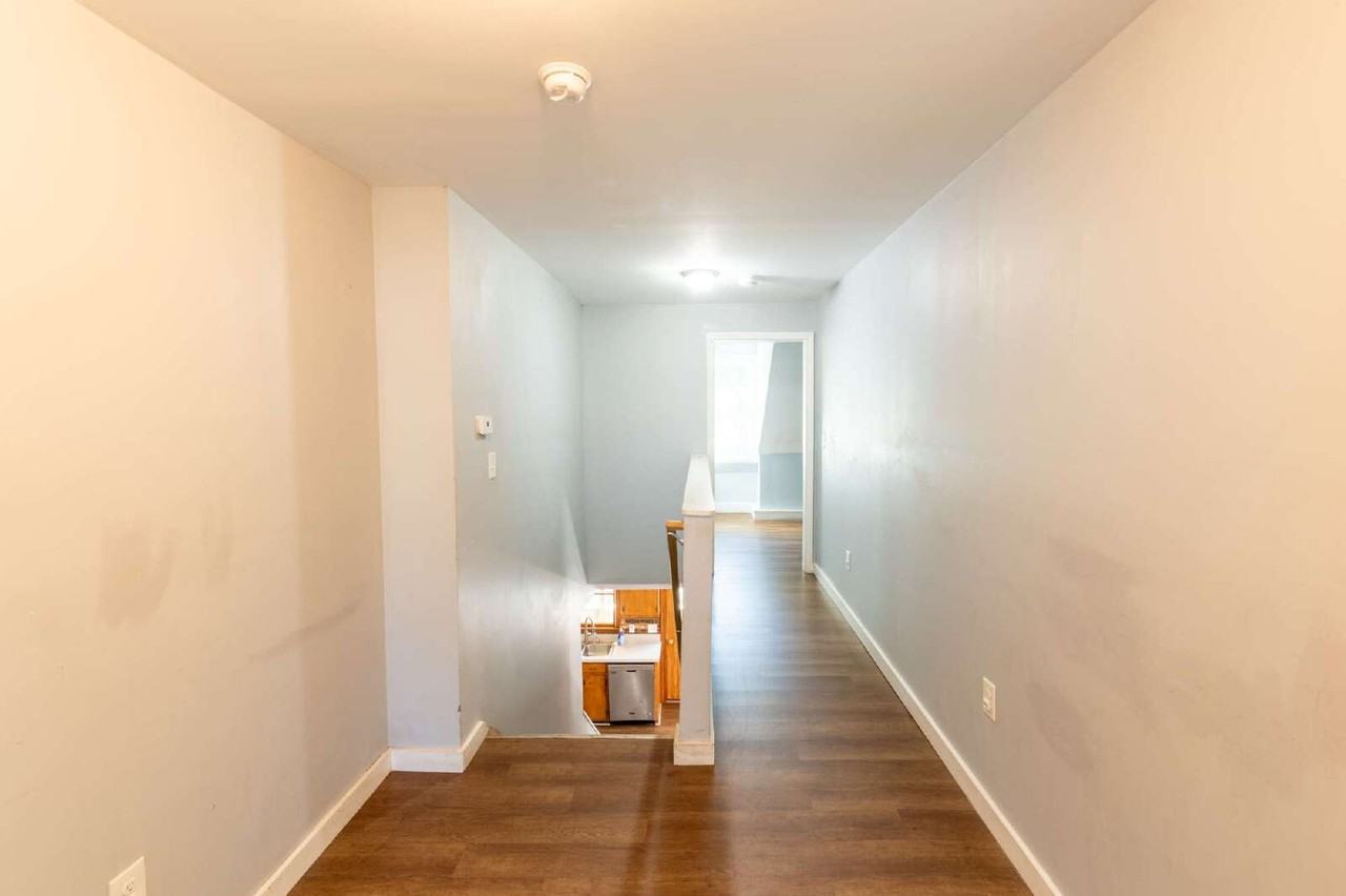 71 Pike St - Photo 4 of 24