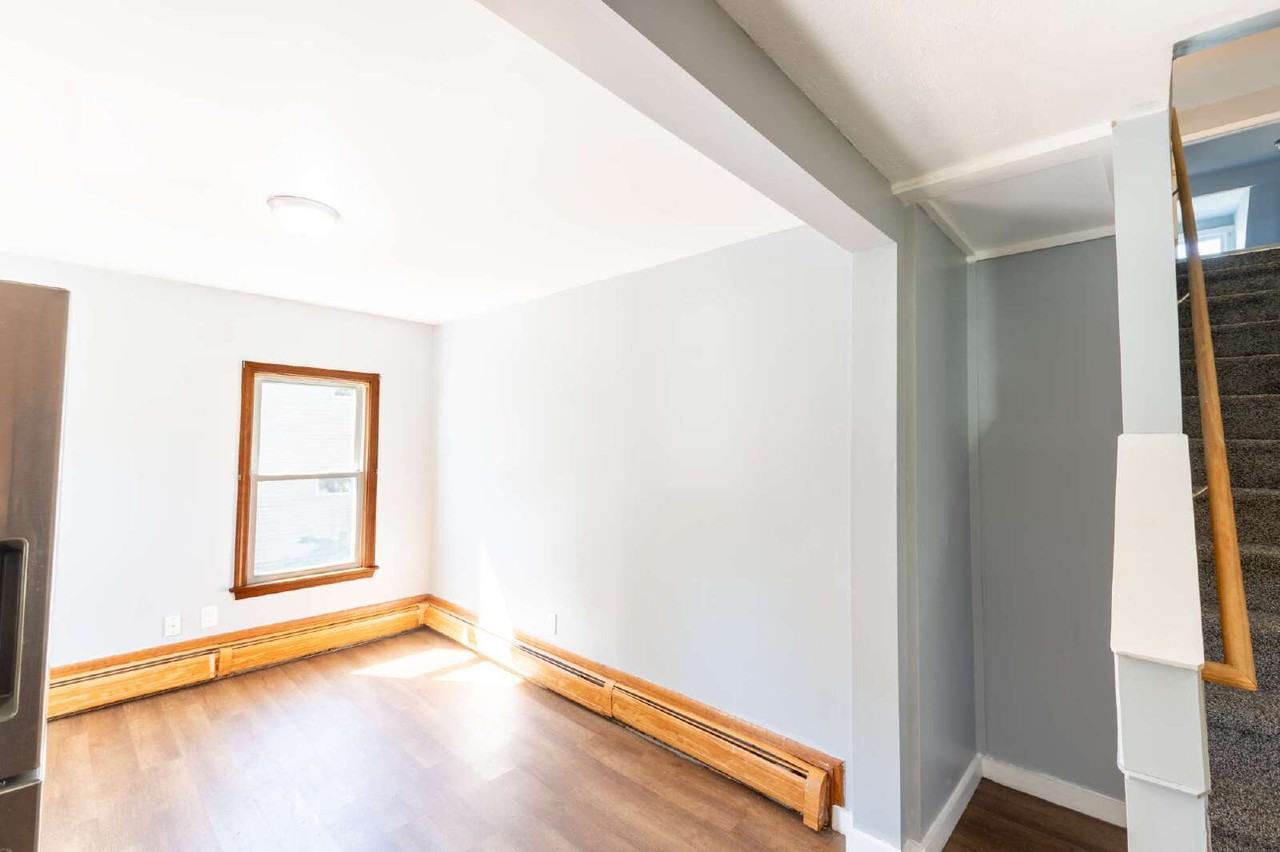 71 Pike St - Photo 5 of 24