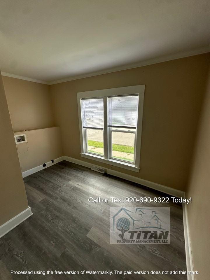 50 W 7th, Oshkosh - Photo 2 of 6