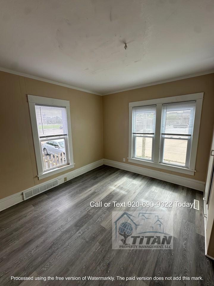 50 W 7th, Oshkosh - Photo 3 of 6