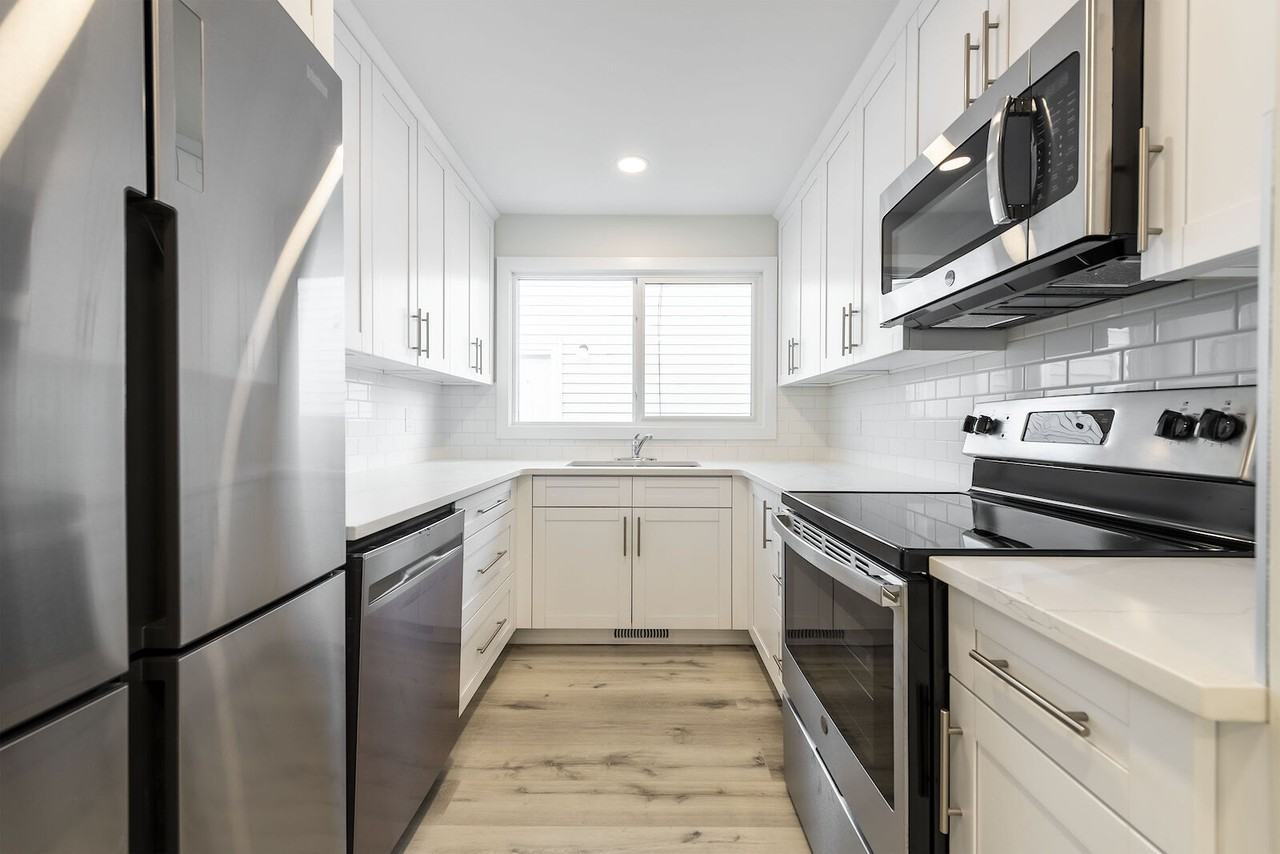 9344 94 St Nw - Photo 2 of 12