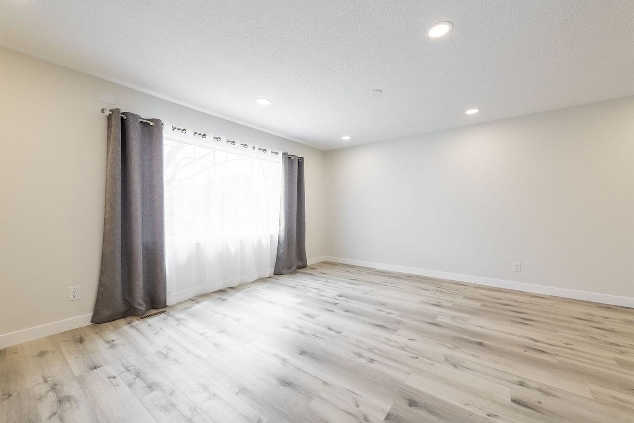 9344 94 St Nw - Photo 5 of 12