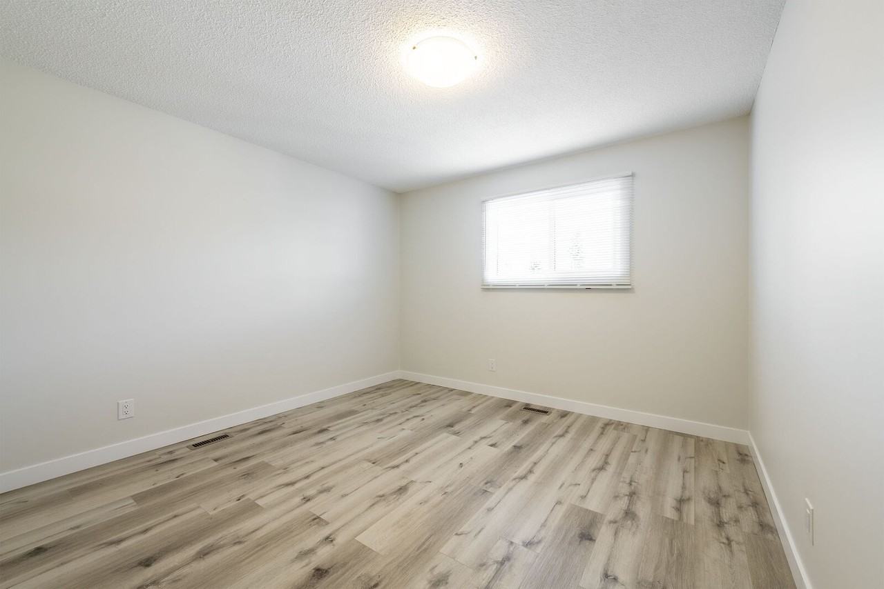 9344 94 St Nw - Photo 7 of 12